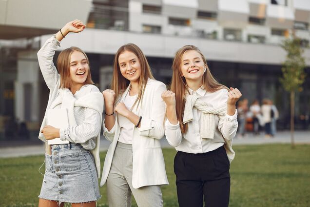 Найкращі зачіски на випускний: варіанти для голлівудського образу