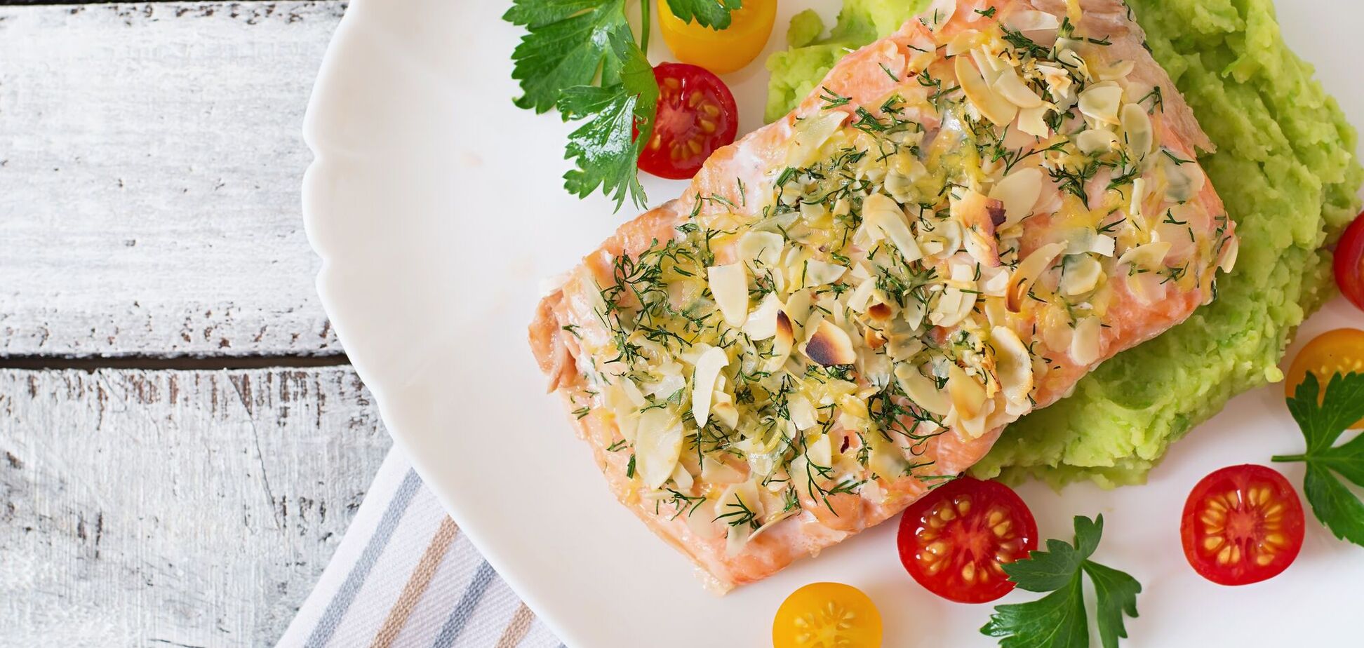 Минтай з морквою та цибулею в духовці: як смачно приготувати рибу до картопляного пюре