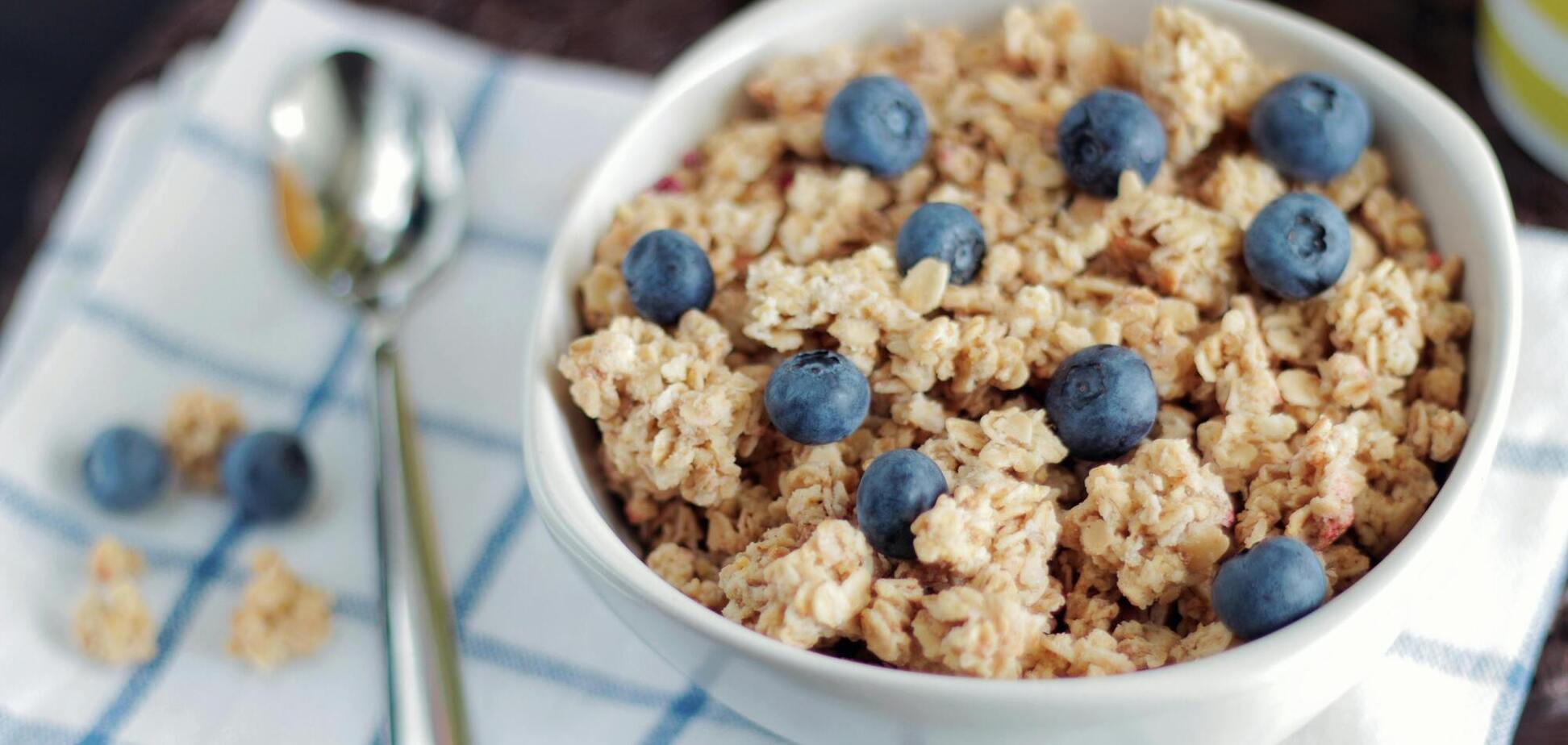 Необычная овсянка для завтрака: как улучшить вкус привычного блюда