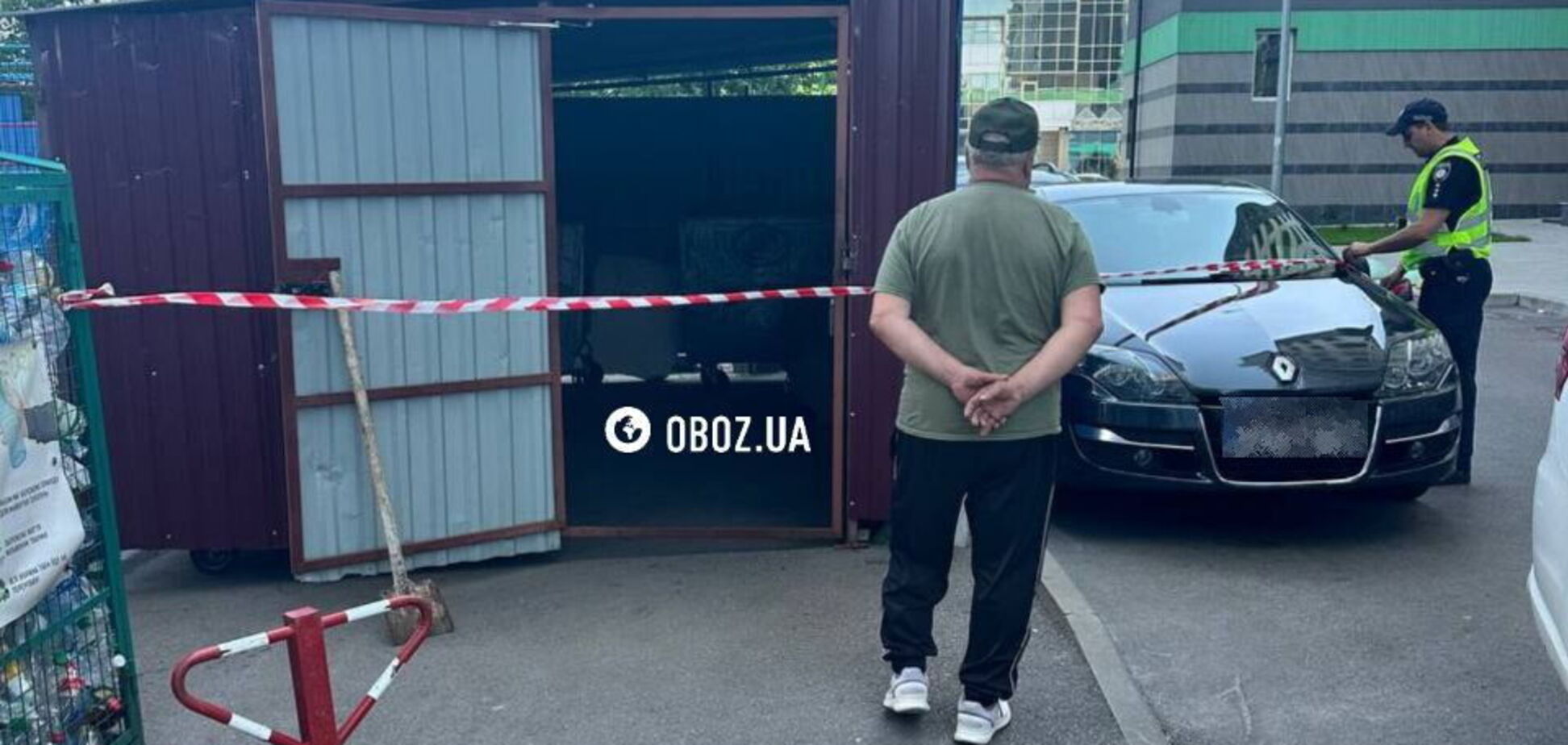 В Киеве в одном из районов в мусорнике взорвался неизвестный предмет, есть пострадавшие. Все подробности и фото