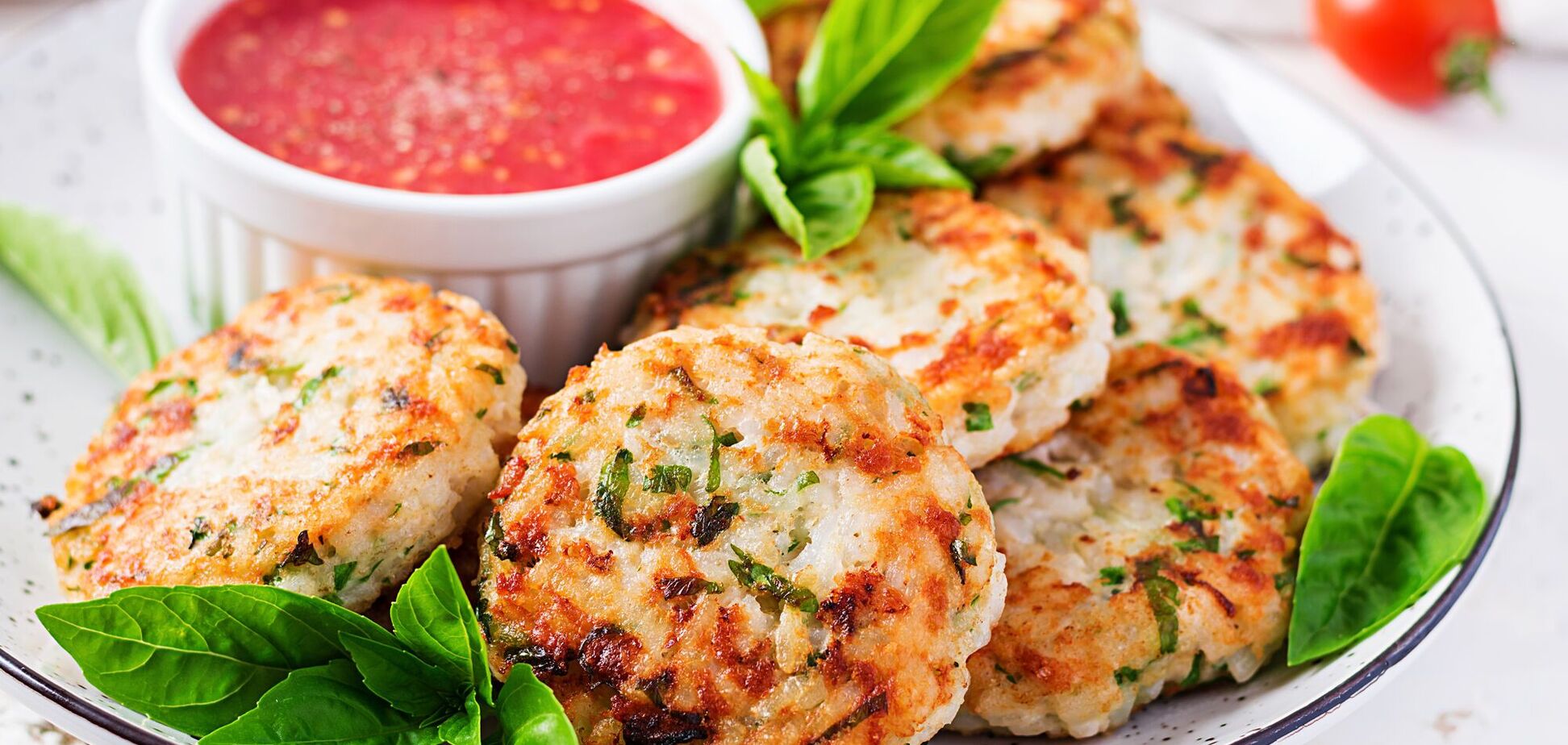 Из какого мяса приготовить для ребенка полезные и нежирные котлеты: простой рецепт