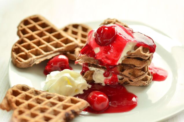 Чому виникає тяга до солодкого: основні причини та ризики