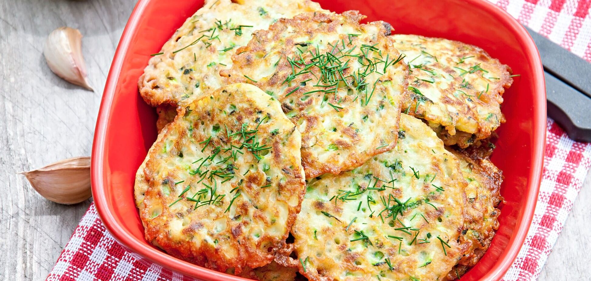 Вкусные кабачковые оладьи на ужин: готовятся за считанные минуты