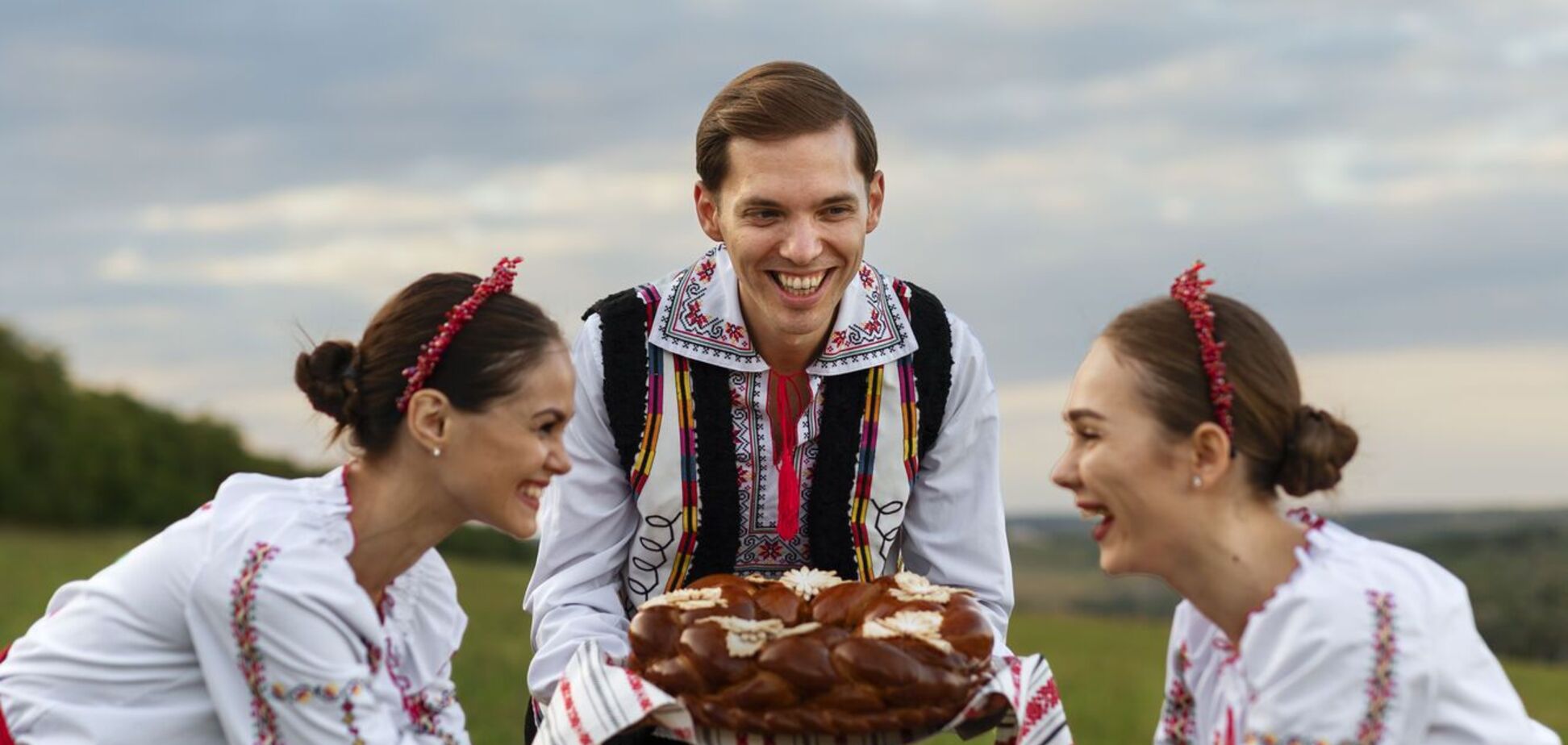 Що обов'язково потрібно приготувати на Трійцю: топ-5 страв для господинь