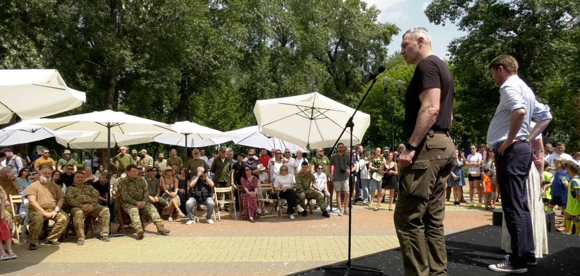 Виталий Кличко посетил мероприятие, посвященное поддержке ветеранов, ветеранок, их семей и наградил участников