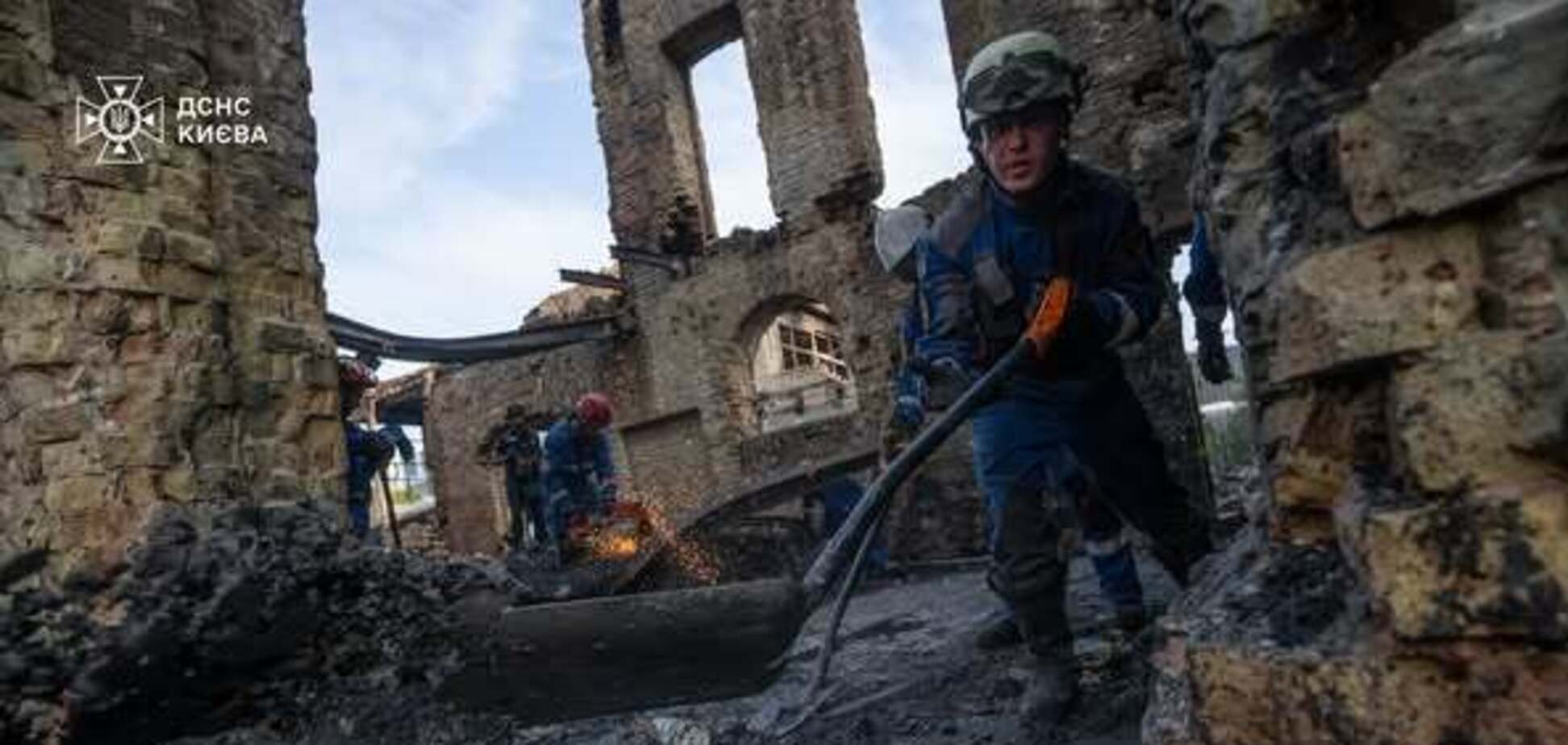Шестеро досі у важкому стані: з’явилися деталі про постраждалих під час атаки дронів на Київ