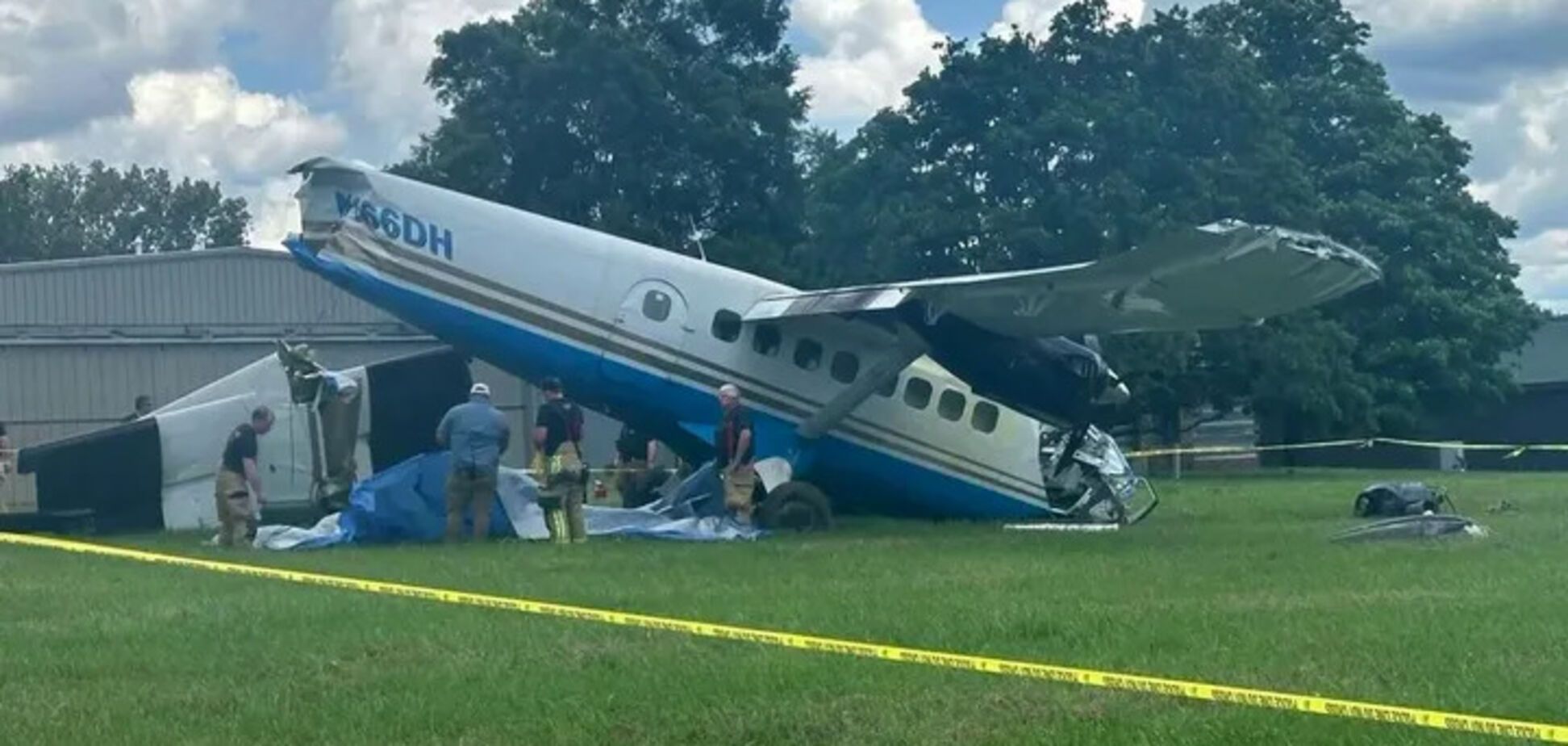 В США упал самолет с 20 людьми на борту: что известно о пострадавших. Фото