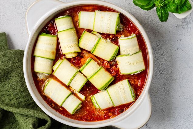 Смачні рулетики з кабачка на вечерю: готуються в духовці