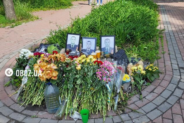 Цветы и лампадки: в Киеве на месте гибели трех спасателей обустроили мемориал. Фото и видео
