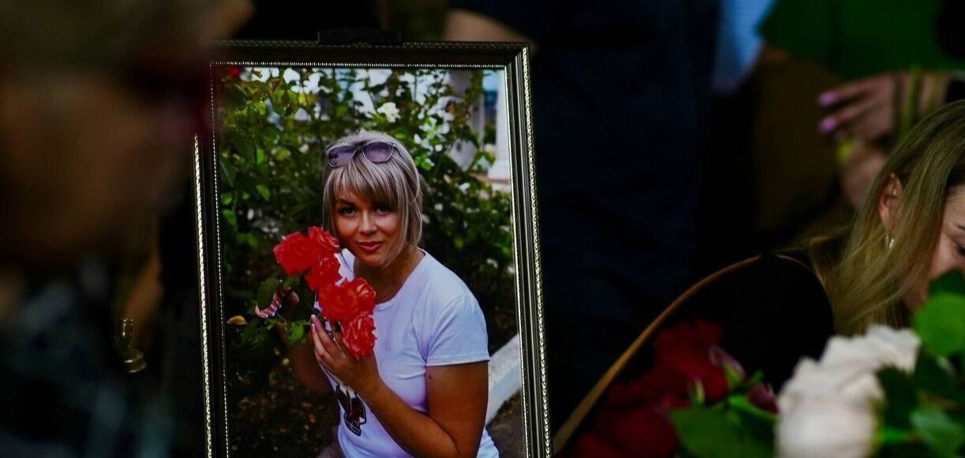 'Двоє маленьких онуків ще не знають, де їхня бабуся': у Кривому Розі попрощалися з учителькою, яку вбив 'Шахед' в Одесі. Фото