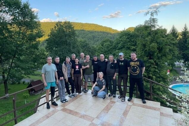 'Ветеранський кемпінг': 'Метінвест' та 'Серце Азовсталі' запустили нову програму реабілітації воїнів