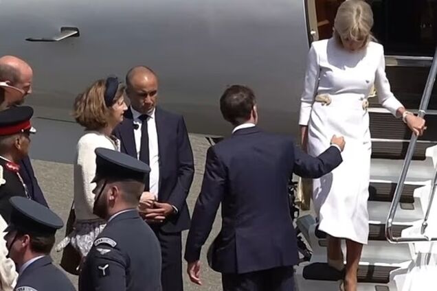 'Це дуже на неї вплинуло': ЗМІ розкрили, що стоїть за дивною поведінкою дружини Макрона