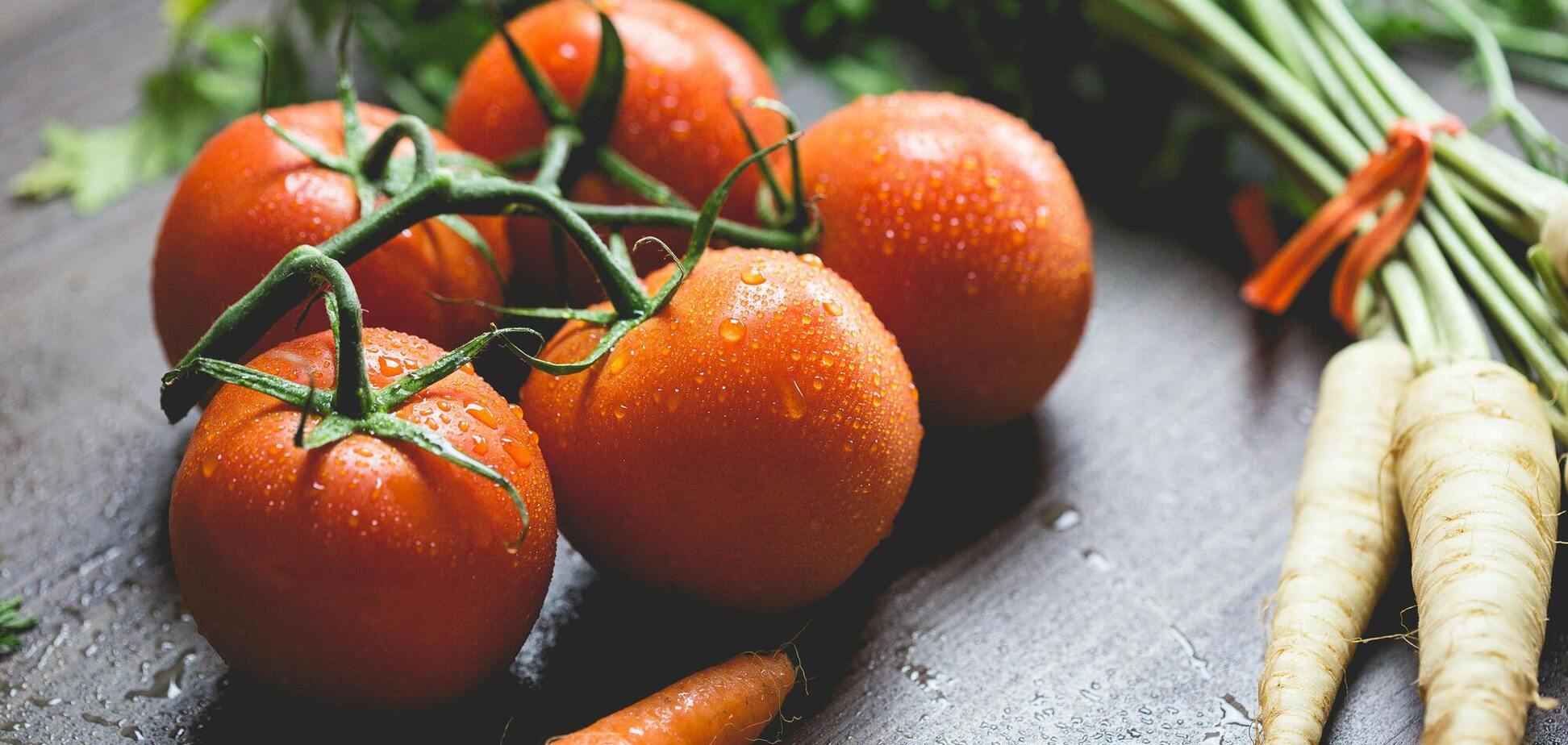 Чем подкормить помидоры в июле: урожай улучшится