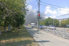 В Оренбургской области РФ вспыхнул завод, производящий детали для РСЗО. Фото