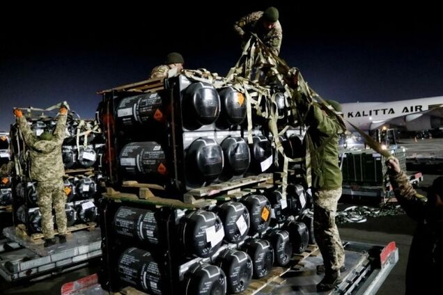 У НАТО шукають способи прискорити постачання американської зброї Україні – NYT