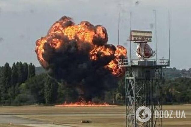 В аэропорту близ Лондона разбился самолет: все подробности и видео