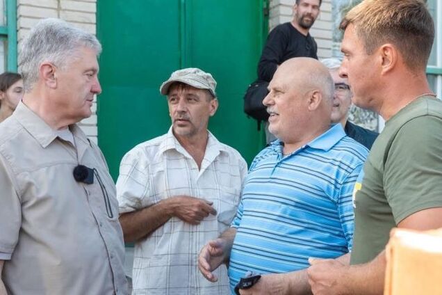 Порошенко на Сумщине привез генераторы для ДФТГ, которое охотится на 'Шахеды'