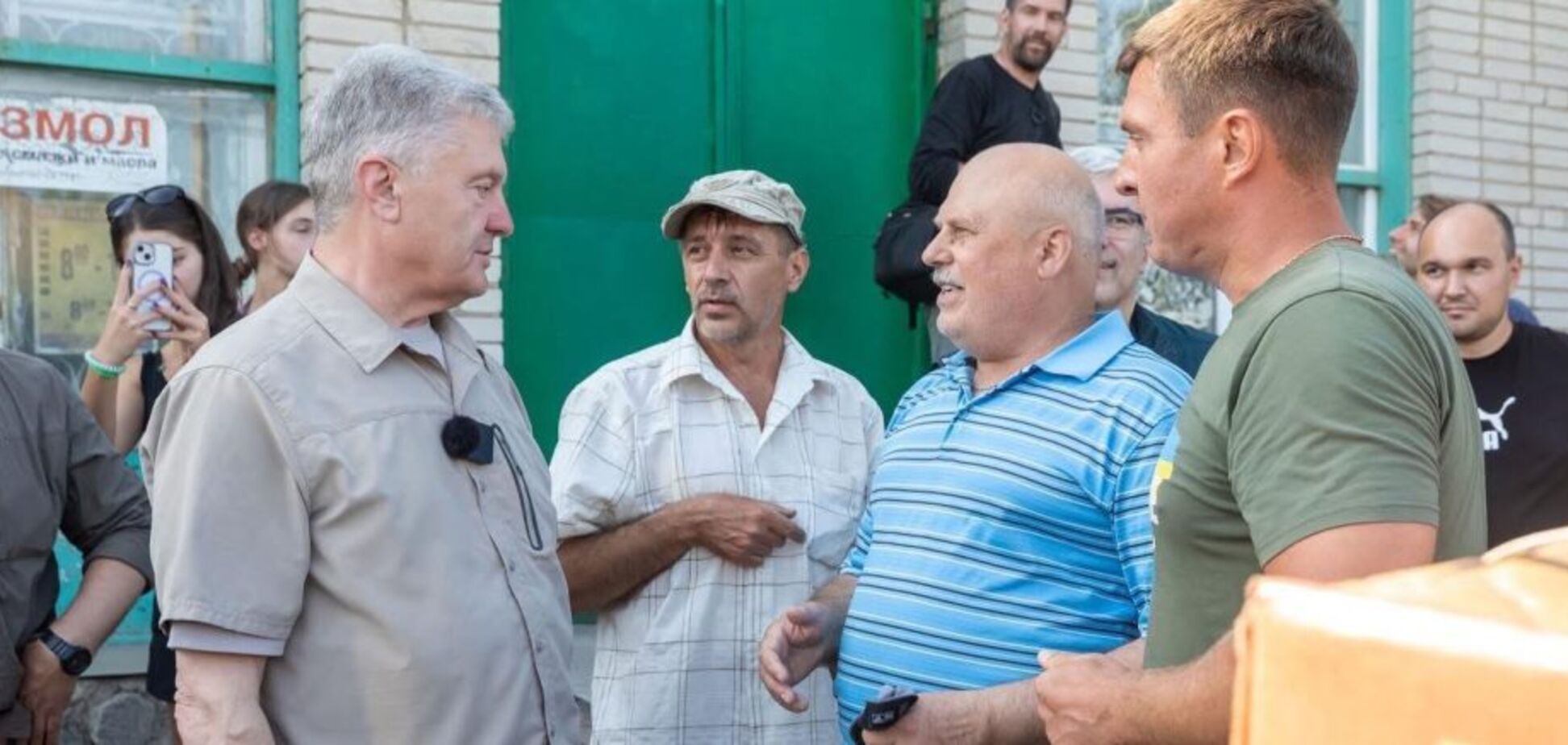 Порошенко на Сумщине привез генераторы для ДФТГ, которое охотится на 'Шахеды'