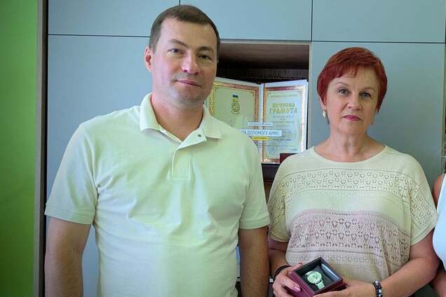 'Вы молодчинка, а награда позорная'. В сети возникла дискуссия из-за учительницы математики, которая подготовила рекордное количество 200-балльников