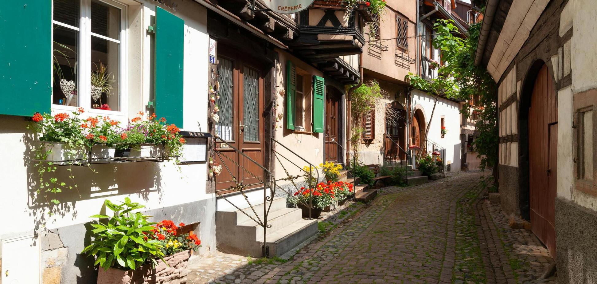 Як у мультиках Disney: де розташоване одне з найкрасивіших сіл Європи