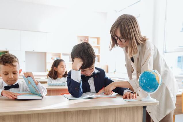 'Олимпиады плохо влияют на психику': директор школы объяснила связь между оценками и самооценкой