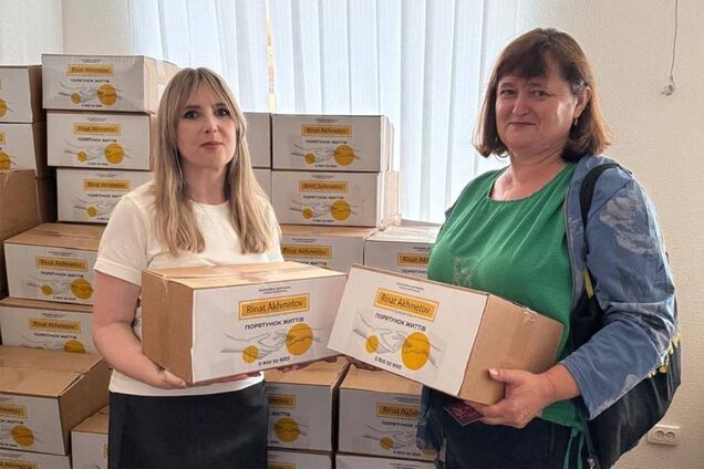 Для переселенцев из Кальчицкой громады в Полтаве передали помощь от Фонда Рината Ахметова