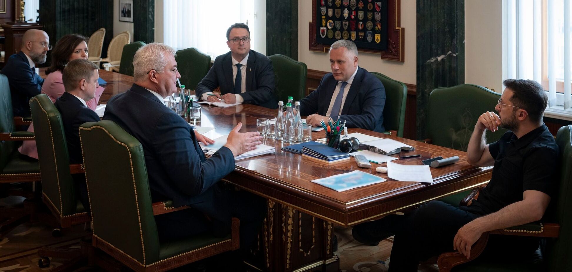 Зеленський провів важливу нараду з дипломатами: говорили про нові удари по Росії та запуск спецтрибуналу. Фото