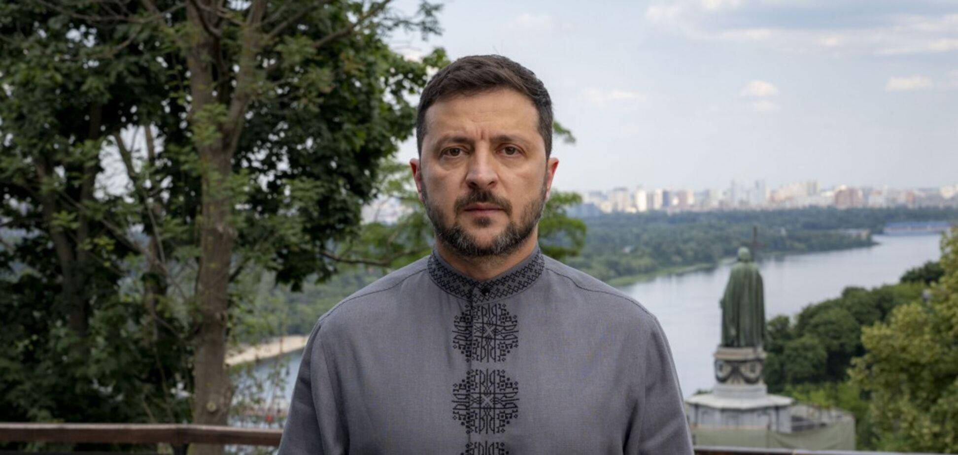 'Всегда на этой земле побеждает жизнь': Зеленский поздравил украинцев с Днем Государственности. Видео