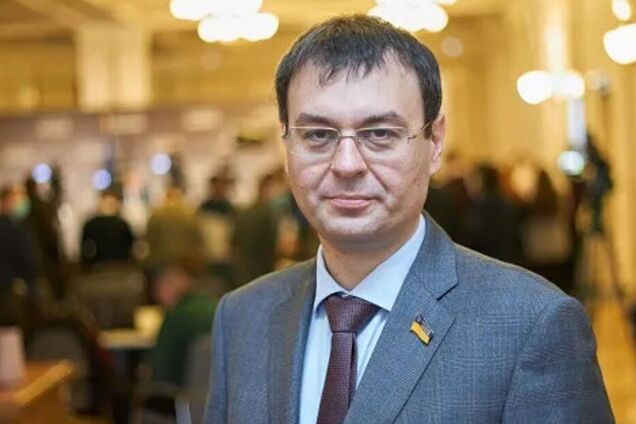 Даниил Гетманцев призвал усилить поддержку семей с детьми не только выплатами