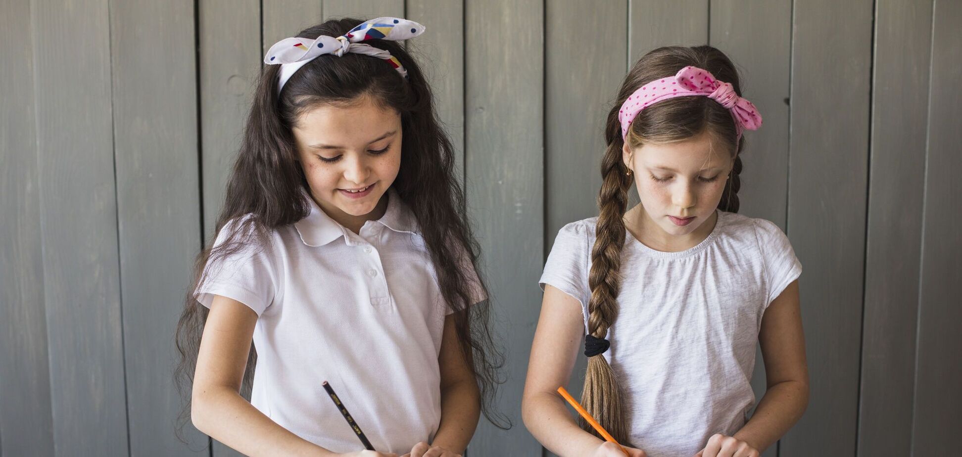 'Один в один!' Учительница английского языка показала свой портрет, который нарисовал ученик: фото стало вирусным