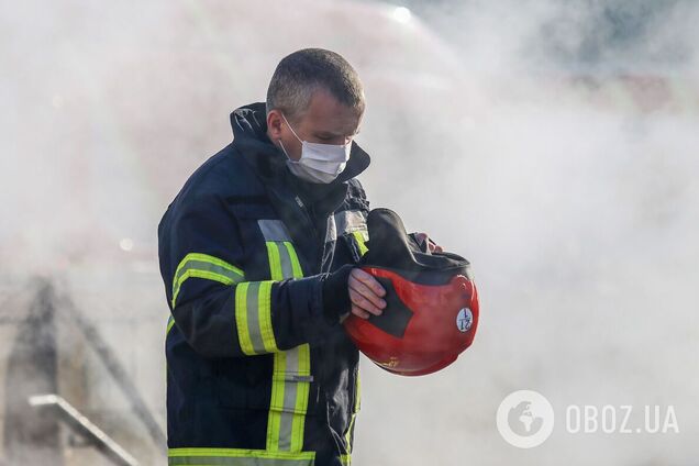 В Киеве на Оболони произошел пожар в многоэтажке: очевидцы сообщили о взрыве. Фото и видео