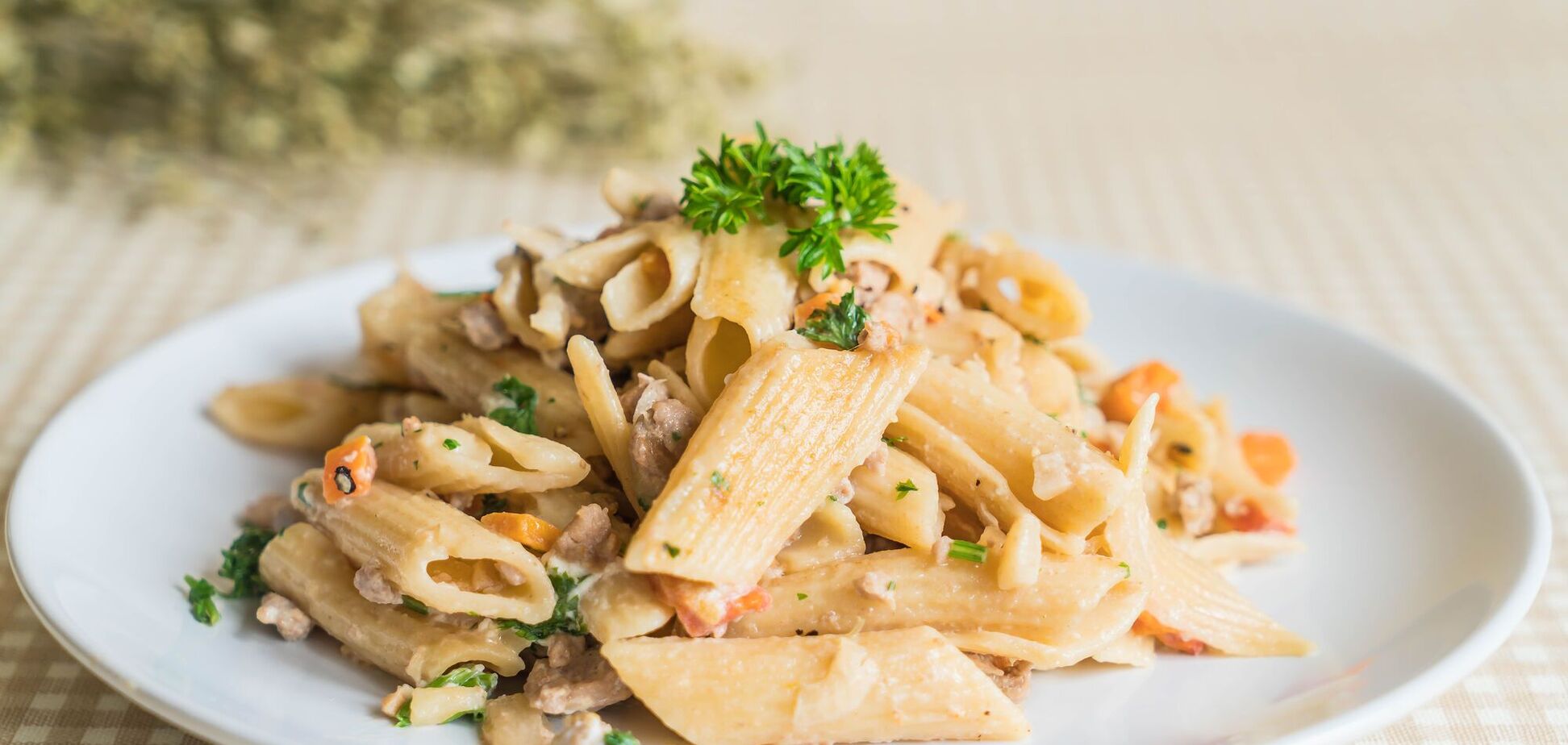 Как быстро и вкусно приготовить обычные макароны на ужин: не просто с котлетой или сосиской