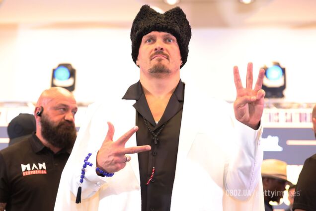 Усик перед боем с Дюбуа оделся в костюм современного козака с уникальной серьгой: дизайнер раскрыла его скрытый символизм