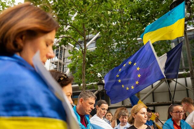 Митинг в поддержку Украины в Париже в 2024 году. Иллюстрация