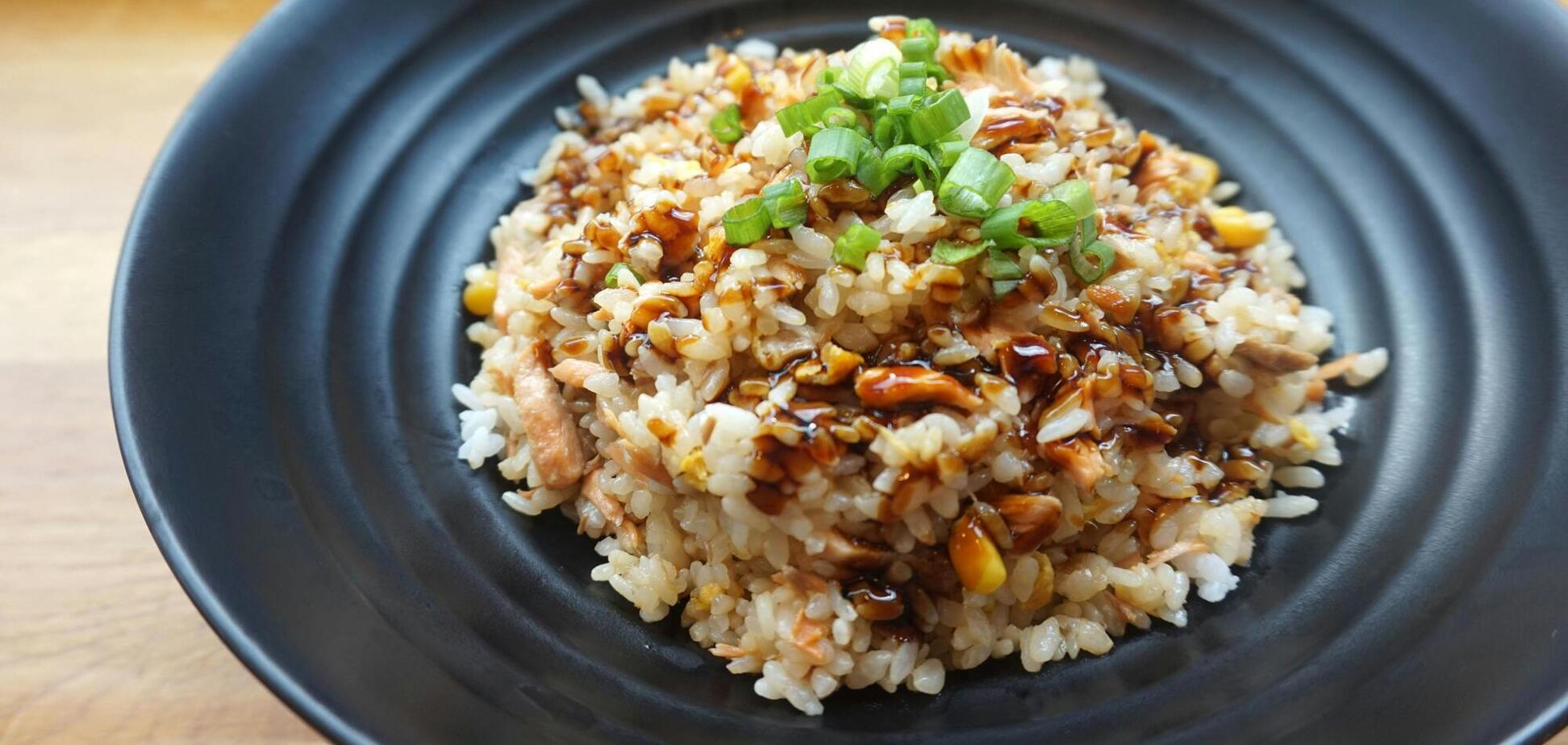 Припиніть варити рис у воді: альтернативний спосіб приготування зробить його набагато смачнішим