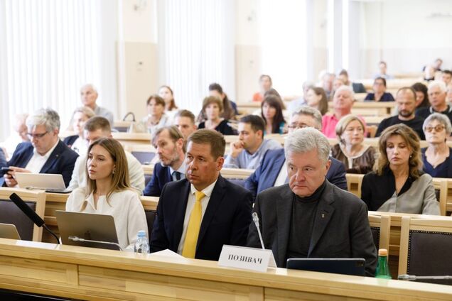 За незаконные санкции против меня рассчитались 'крупной валютой' в виде кресла премьер-министра, – Порошенко