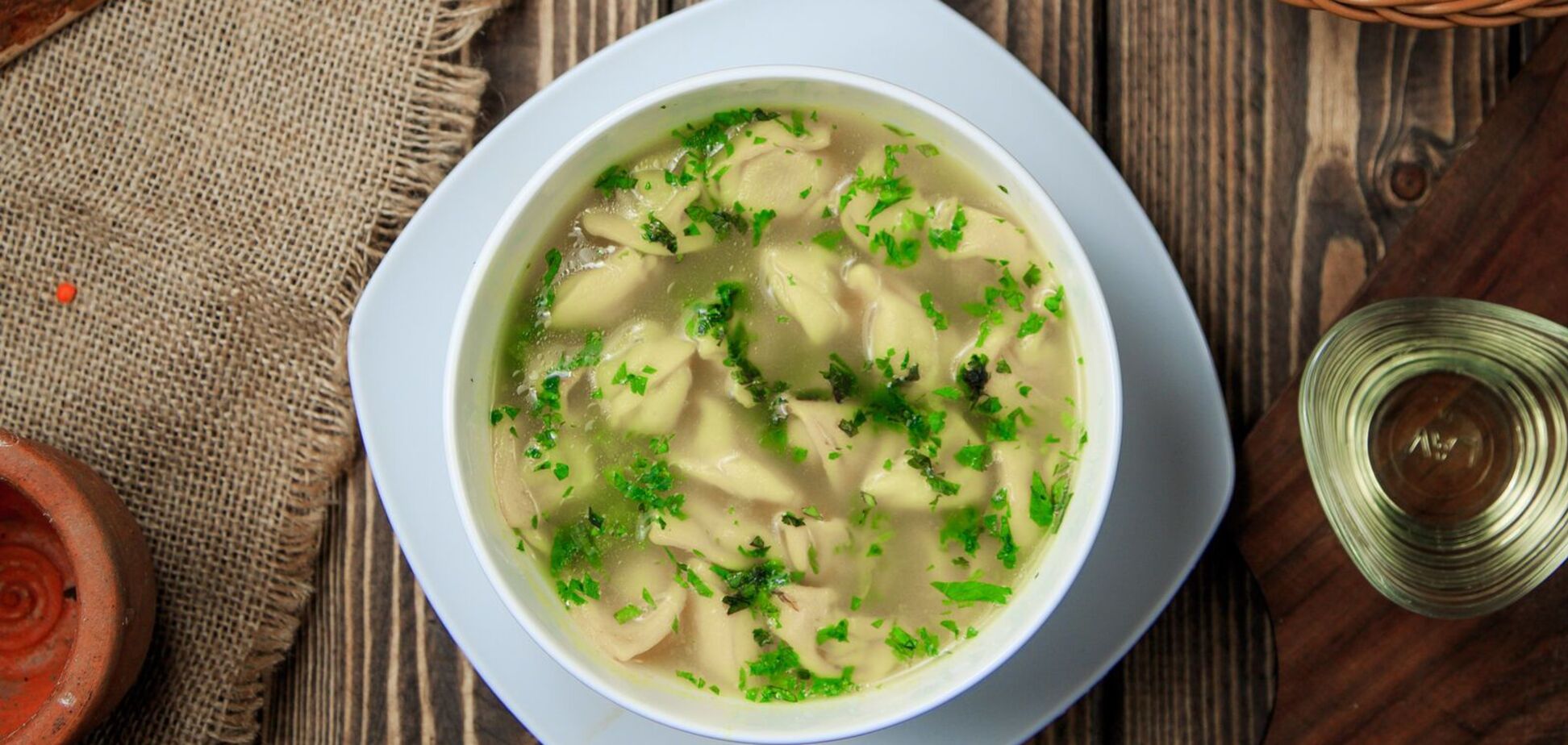 Куриный суп по-новому: добавьте в блюдо вкусные домашние галушки