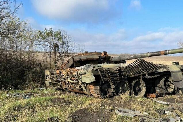 Уничтоженный российский танк Т-90М