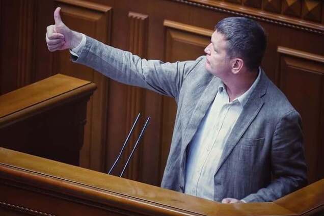 Роберт Горват за трибуною Верховної Ради. Ілюстрація