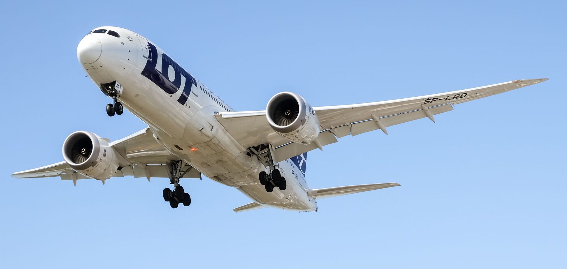 Польська авіакомпанія готується до польотів в Україну