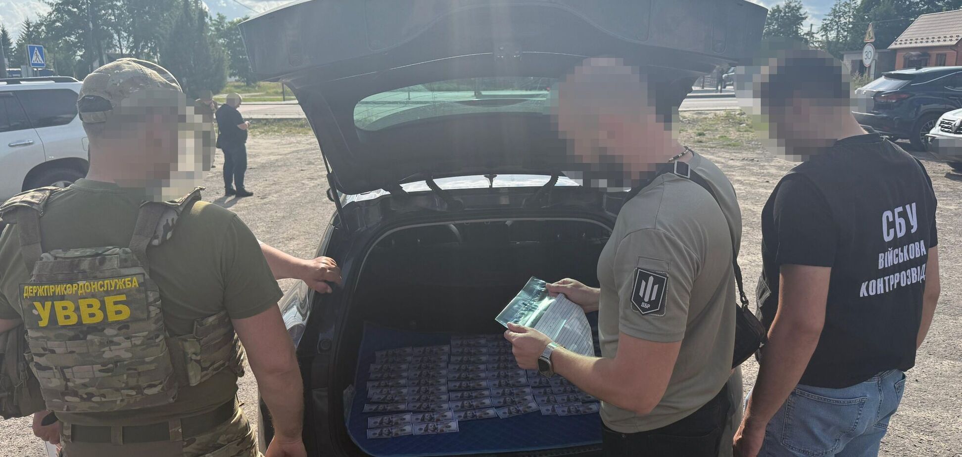 На Волыни задержали военнослужащего, который пытался наладить 'бизнес' по продаже фиктивных документов для выезда за границу