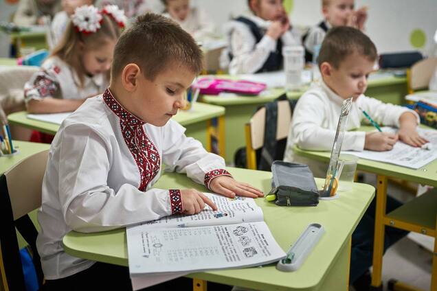 'На собеседовании очень удивились, что он не умеет читать'. В сети возникла дискуссия из-за шестилетнего мальчика, который идет в 1 класс