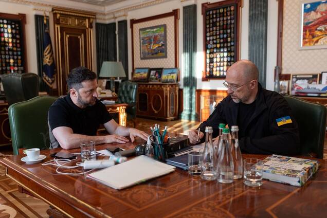 Дрони, дипстрайки і нова програма роботи: Зеленський підбив підсумки доповіді міністра оборони Шмигаля