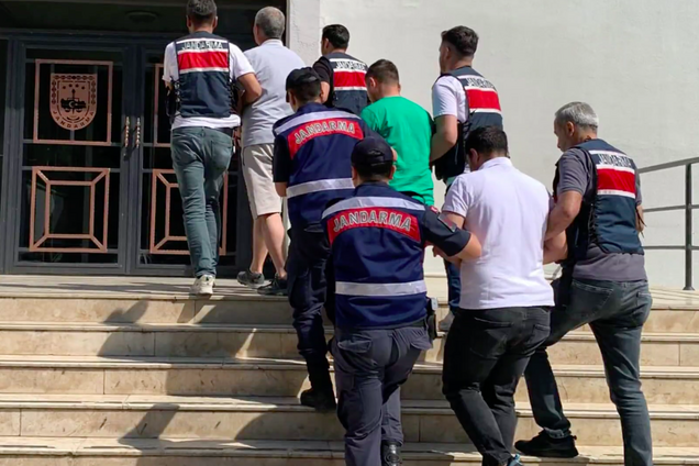 В Турции провели масштабную антитеррористическую операцию: сколько людей задержаны по подозрению в связях с ИГИЛ