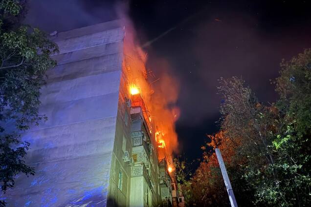 РФ масовано вдарила дронами по Одесі: спалахнула багатоповерхівка, є жертва та постраждалі. Фото і відео