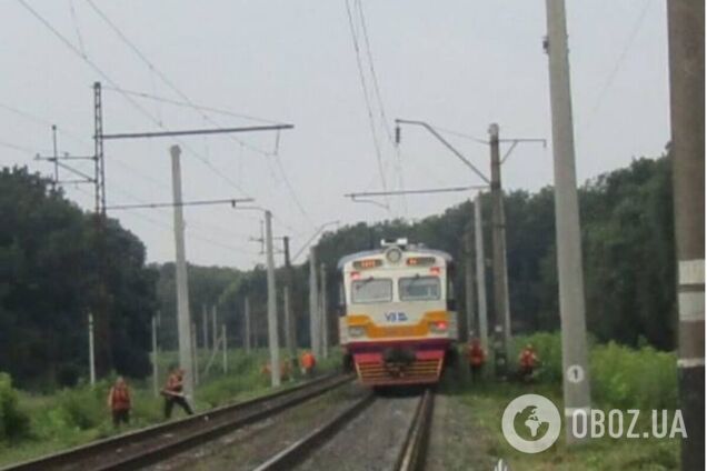 На Київщині потяг збив на смерть літнього чоловіка. Фото з місця події