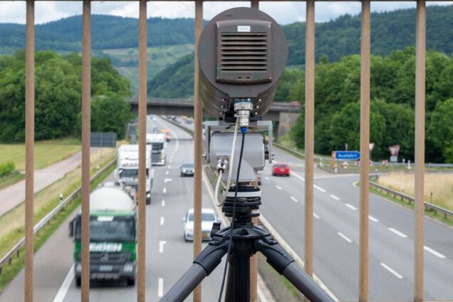 В Германии ввели кампанию против водителей с телефонами за рулем: какие результаты за первые месяцы