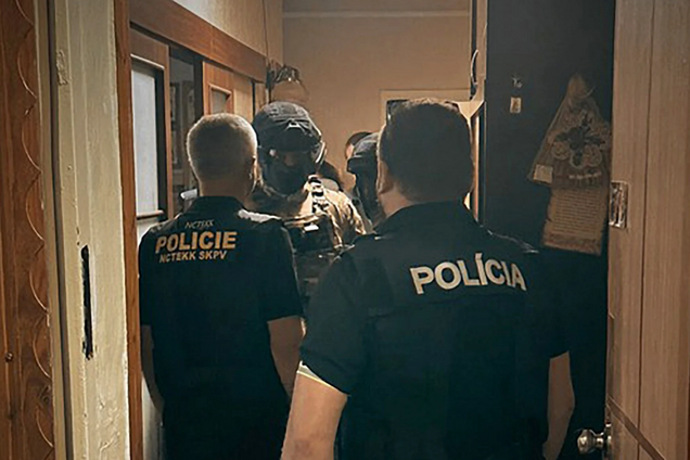 У Словаччині завчасно повідомили про поліцейську операцію в Україні і поставили під загрозу колег із Чехії