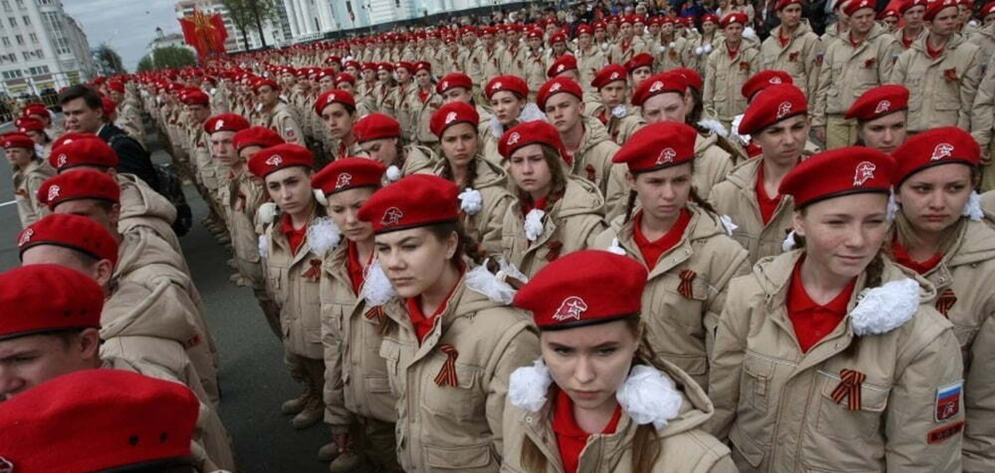 В окупованому Криму підлітків масово агітують вступати в російські військові виші: правозахисник розкрив подробиці
