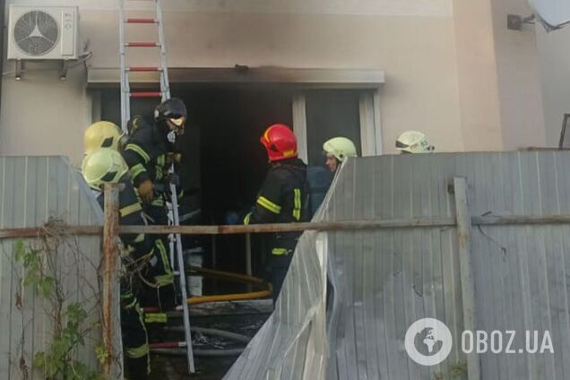 Під Києвом пожежа ледь не забрала життя двох жінок: їх з опіками госпіталізували. Подробиці та фото